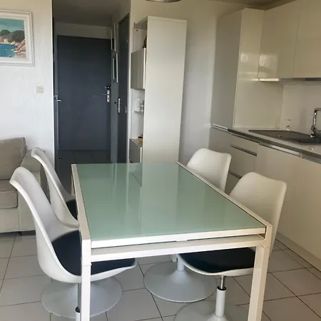 - Climatise Pour 4 Personnes Piscine Collective Vias