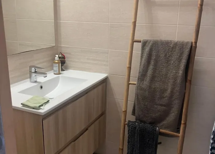 V0823 - - Climatise Pour 4 Personnes Piscine Collective Apartman Vias
